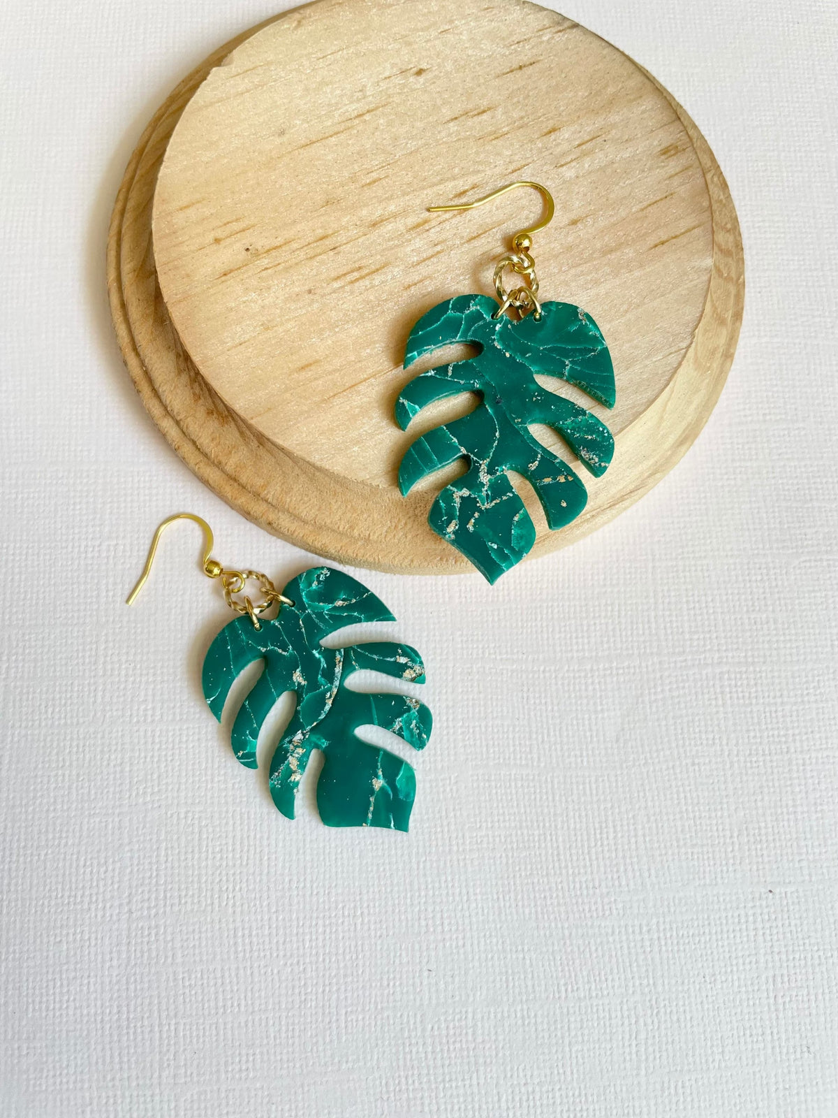 monstera earrings Emerald Green Marble Monstera Earrings – Analy Jewelry